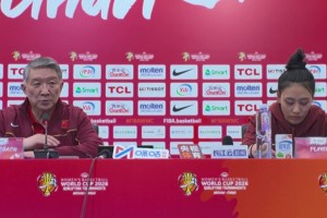 宫鲁鸣：对新一届中国女篮很有意义 希望和世界强队多交手学东西